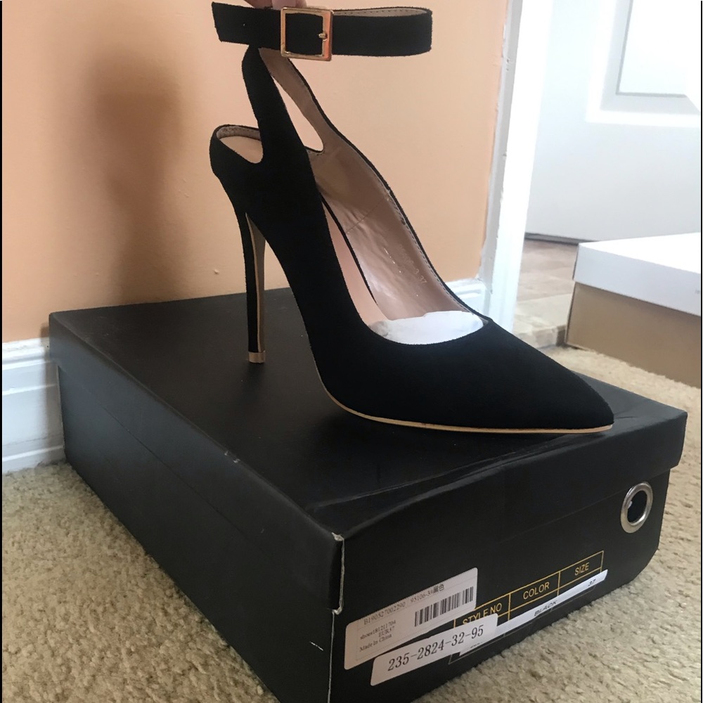 Black pointed Heels
